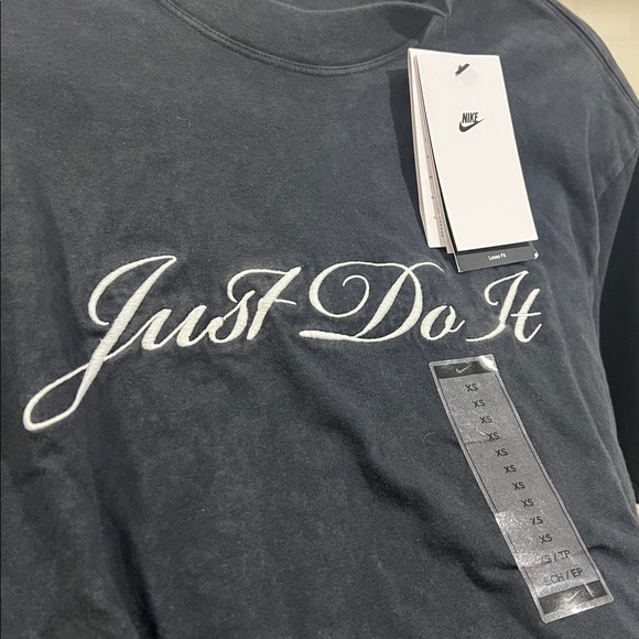 NWT: NIKE washed black T-Shirt - Picture 7 of 7